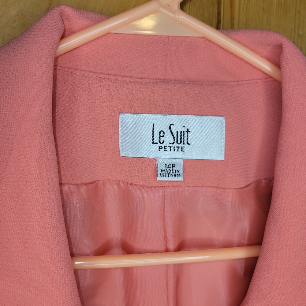 Le Suit 2 pc set Suit 14P Petite "Peach Me" Looks More Pink - Picture 3 of 11